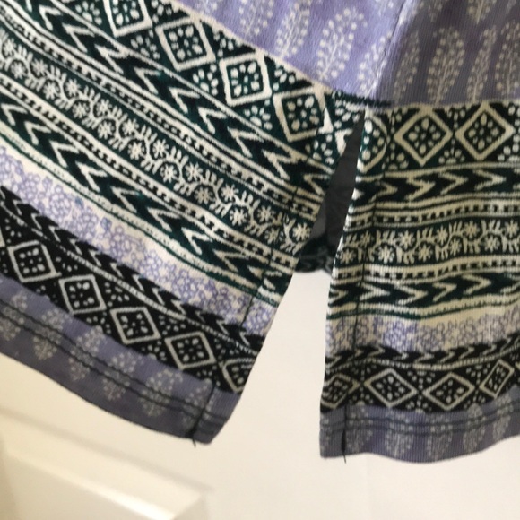 CHICO’S PAISLEY V-NECK TOP - Picture 5 of 5